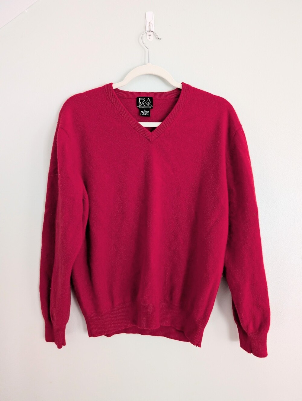 Jos. A. Bank Men's V-Neck Cashmere Sweater‎ in Cherry Red Sz L Quiet Luxury